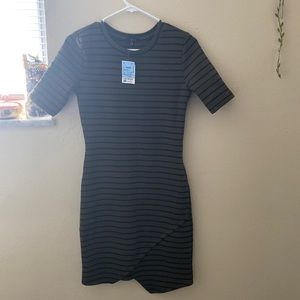 Women’s Iris short sleeve dress size medium